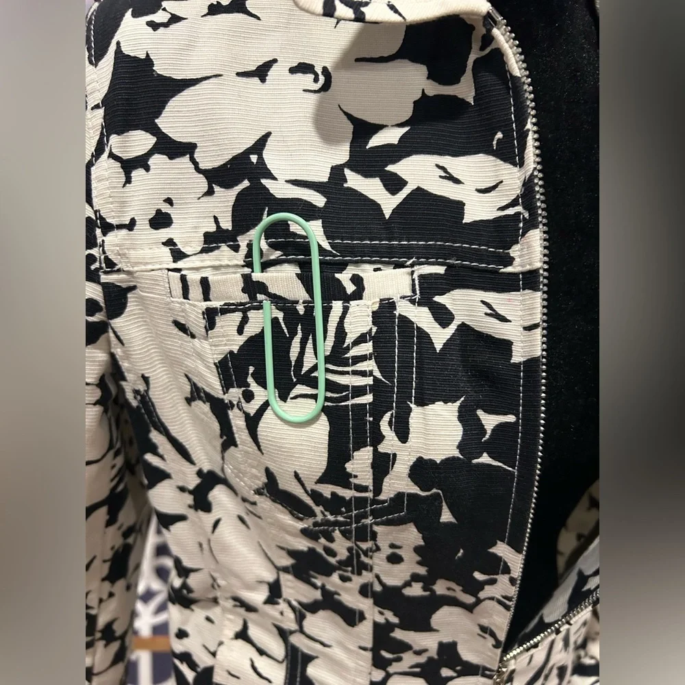 Rare Jones NY Jean Jacket, floral print 4 pockets with collar. NWOT Amazing!! - Picture 8 of 12